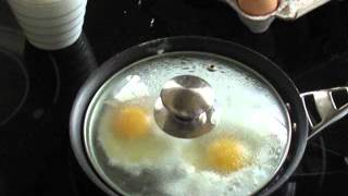 EASY THREE MINUTE Poached Eggs for a Healthy Breakfast [upl. by Assyli]