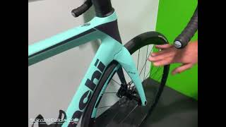 Bianchi Rennrad OLTRE RACE 105 DI2 12SP 2024  Review by Servizio Corsa [upl. by Rekyr327]