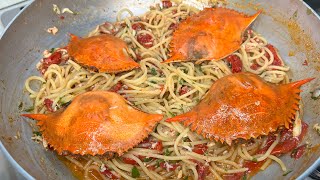 Spaghetti al granchio Blu 😋 Spaghetti with blue crab 🦀 Italian food official 2023 [upl. by Akemyt]