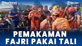 DETIKDETIK Pemakaman Fajri Pria Obesitas 300 Kg Meninggal Petugas Berjibaku di Liang Lahat [upl. by Adlee576]