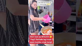 MOMEN NATHALIE PAGI2 MASAK AYAM BUMBU ENAK BANGET beritaartis nathalieholscher hiburan cantik [upl. by Bower357]