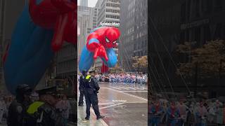 SpiderMan fue uno de los globos nuevos en el desfile de Thanksgiving en Nueva York 🥰 [upl. by Callean]