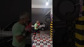 Boxe na garagem de pneu [upl. by Hayarahs391]