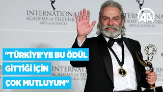 Haluk Bilginer 47 Uluslararası Emmy Ödüllerinde en iyi erkek oyuncu seçildi [upl. by Sherry]