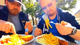 Currywurst mit Pommes RotWeiss vom ImbissMUKBANG VLOG [upl. by Hesler]