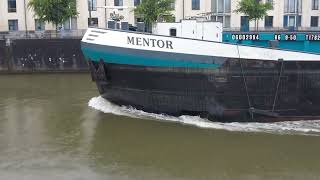 Transport de marchandises sur le fleuve et le canal de LEscaut à Tournaivlog subscribe peniche [upl. by Atteloj633]