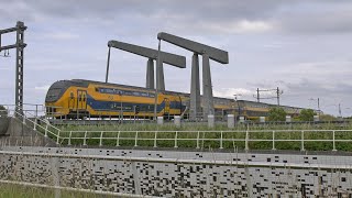 VIRM 8670 rijdt over de Koegrasbrug in Den Helder [upl. by Hauhsoj]