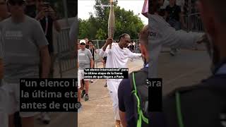 Snoop dogg porta la antorcha en los Juegos Olímpicos en París [upl. by Herrmann603]