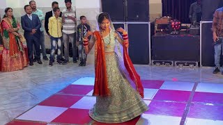 Beautiful Dance Performance by Bride in Wedding Reception Party  Apne Piya Pe Vari [upl. by Feldt183]