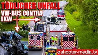 🔴 TÖDLICHER UNFALL  VWBUS CONTRA LKW 🔴  🚒 Bulli total zerstört 🚒  Vollsperrung [upl. by Kellyann]