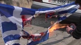 A1 Report  Vrasja e Karelit digjet flamuri grek prane ambasades ne Tirane [upl. by Junia]