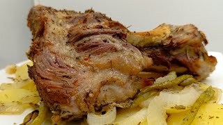 Codillo de cerdo al horno [upl. by Anomar644]