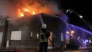 Brandweer Kruibeke  Zware woningbrand Polderstraat 5122011 [upl. by Janifer]