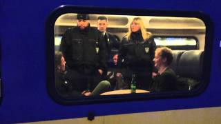 Treinreizigers uitgezet na discussie met NSpersoneel Amsterdam Centraal Station [upl. by Ardna475]