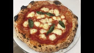 La vera Pizza Napoletana La Margherita [upl. by Inwat]