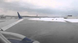 Jetblue E190 departure and getting deiced at SyracuseNYSYR [upl. by Tlevesor]