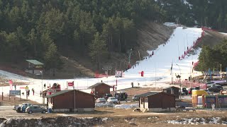 La neige a fondu dans la station de Gréolières les Neiges moins de dix jours après son ouverture [upl. by Paderna]