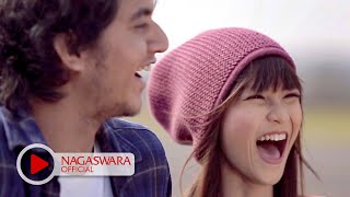 Kerispatih  Menyerah di Hadapan Cinta  Official Music Video  NAGASWARA [upl. by Witty]