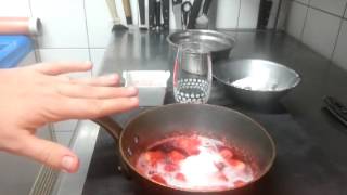 Faire de la confiture de fraises  Recette de confiture maison [upl. by Bonucci453]