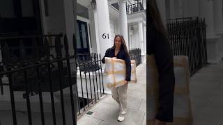 Dropping off my artwork in London dayinthelife artist londonlife artists art [upl. by Haizek]