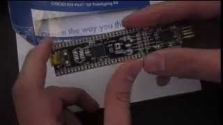 Unboxing CY8CKIT  059 PSoC 5 LP Prototyping KIT Español [upl. by Anirbed]