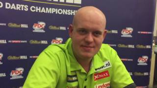 Michael van Gerwen zit bij de laatste 16 op het WK darts [upl. by Nomaj]