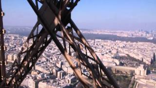 Eiffelturm Fahrstuhlfahrt ganz nach oben  Tour Eiffel  elevator to the top [upl. by Vyner]