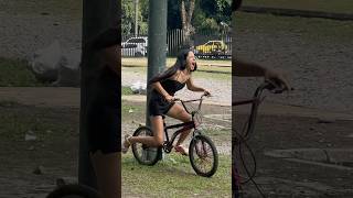 La bici 🚲 de amor 😻 feliz 😁 broma de humor 😍😻 [upl. by Jaunita]