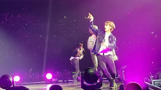 When V burned me 🔥💕🔥 Baepsae  BTS방탄소년단  Love yourself Tour in Amsterdam  13102018 HD [upl. by Clarhe]