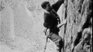 Left Wall of Cenetaph Corner Llanberis  North Wales [upl. by Paehpos811]