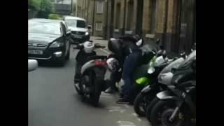 Thiefs try steal motor bike in London and get tackled [upl. by Eralcyram]