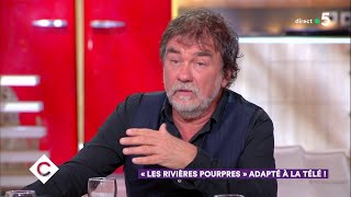 quotLes Rivières Pourpresquot adapté à la télé   C à Vous  28112018 [upl. by Rimola544]