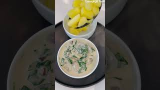 Creamy spinach mushroom soup buttered potatoes food shorts [upl. by Navlys]