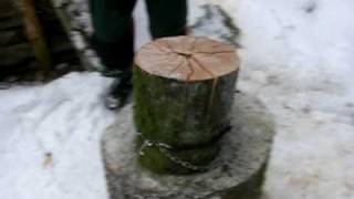 Holzspalten mit Fiskars wood splitting [upl. by Kilk]