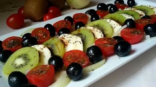 Ensalada de mozzarella y kiwi aliñada con reducción de vinagre balsámico de fresas [upl. by Weatherley]