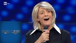 Sanremo 2020  Fiorello apre la serata nei panni di Maria De Filippi [upl. by Annam698]