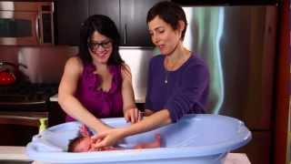 How to Bathe Your Newborn [upl. by Elwyn]