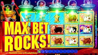 MAX BET ROCKS BONUS AFTER BONUS Invaders Return From the Planet Moolah 1c WMS CASINO SLOTS [upl. by Einavoj283]