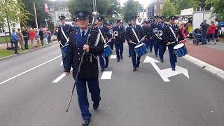 Trompetterkorps der Koninklijke Marechaussee  71e Airborne Wandeltocht Oosterbeek [upl. by Kunin726]