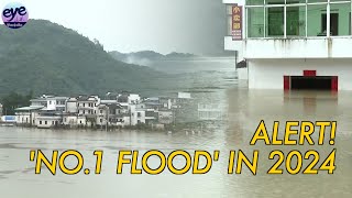 Chinas Yangtze river sees first flood of this year [upl. by Rumilly359]