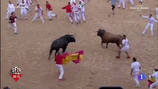 Vídeo Dos toros se resisten a entrar en corrales y causan momentos de tensión en el coso [upl. by Eidde461]