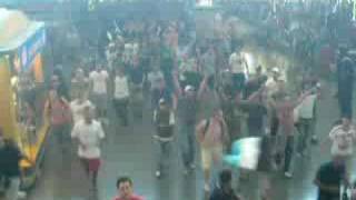 ULTRAS NAPOLETANI ALLA STAZIONE TERMINI DI ROMA VIDEO RARO [upl. by Eilrebmik]