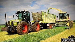 Krone BIG X 700 Feldhäcksler mit Claas Xerion und John Deere 8 R und 6 R [upl. by Vowel568]