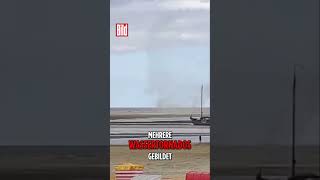 Tornado auf Borkum Strandkorb fliegt nur knapp an Familie vorbei  shorts [upl. by Einolem]