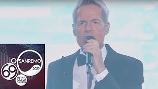 Sanremo 2019  Claudio Baglioni apre la seconda serata sulle note di quotNoi noquot [upl. by Nehr817]