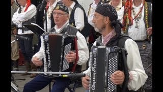 Piratenkoor De Stormvogels op Vlaggetjesdag Scheveningen 2013 [upl. by Nodnarb160]