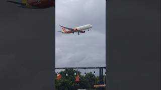 VietJet Air hạ cánh bánh xe bốc khói tpxaviation [upl. by Ecarret204]