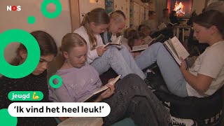 Deze kinderen gaan s avonds naar school om te lezen [upl. by Llywellyn]