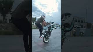 Her first wheelie wheelie zx6r 636 stunt [upl. by Nonnerb]