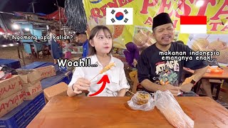 Famous Indonesian 🇮🇩 youtuber teach me how to eat Indonesian Food [upl. by Benzel]